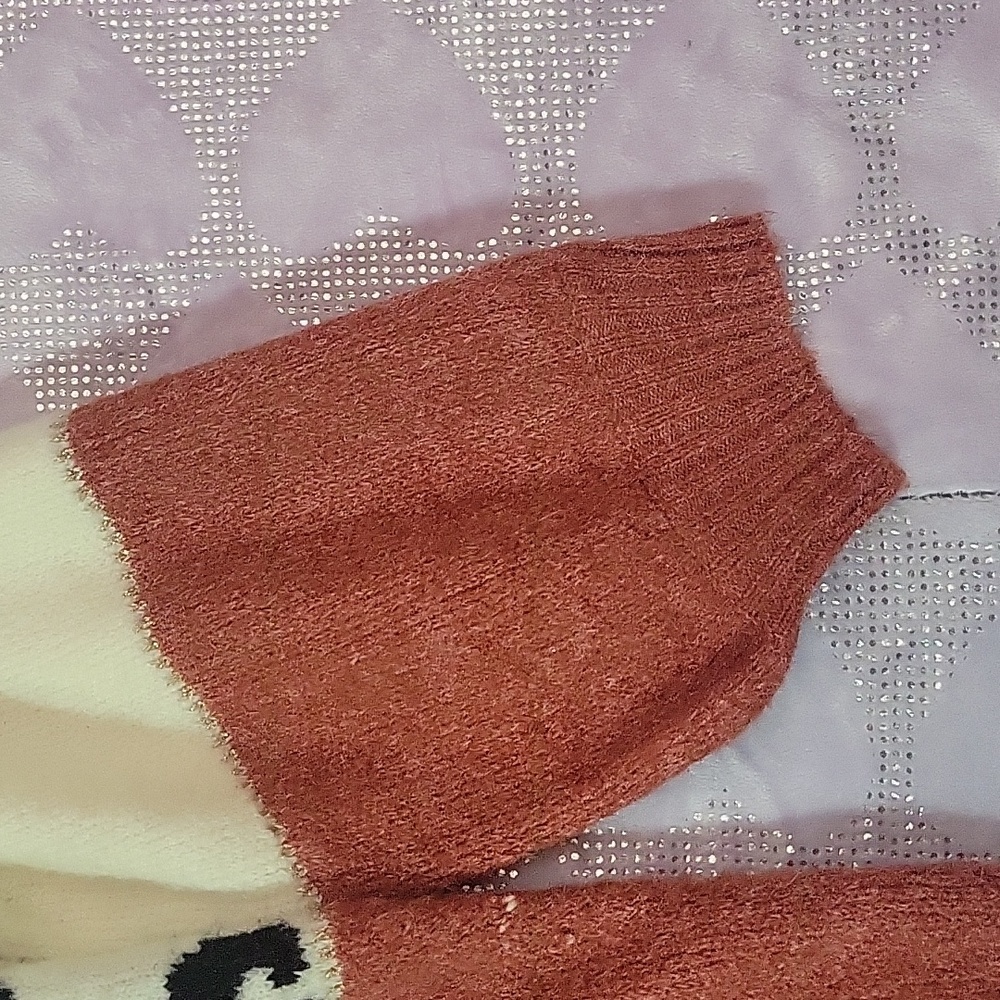 Davi&Dani Women Small Pullover fuzzy Sweater - Picture 4 of 7